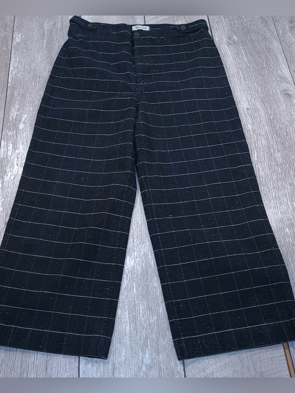 Madewell women’s slim Emmett wide leg crop black with stripes
Size 32